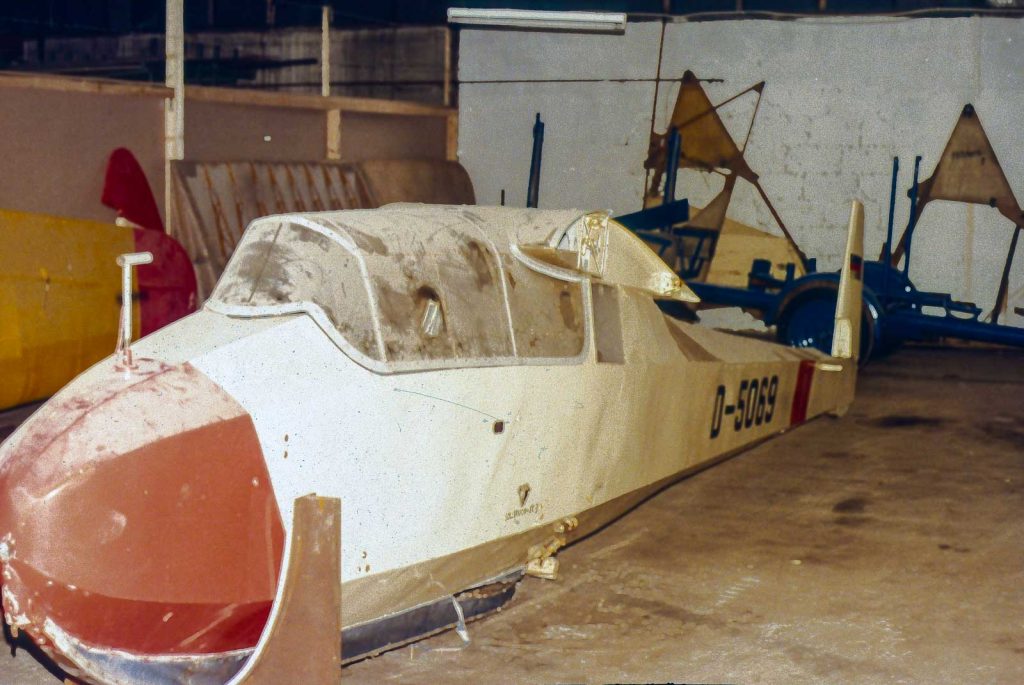 Rumpf der ES 49 in der Werkstatt in der Sandwiese